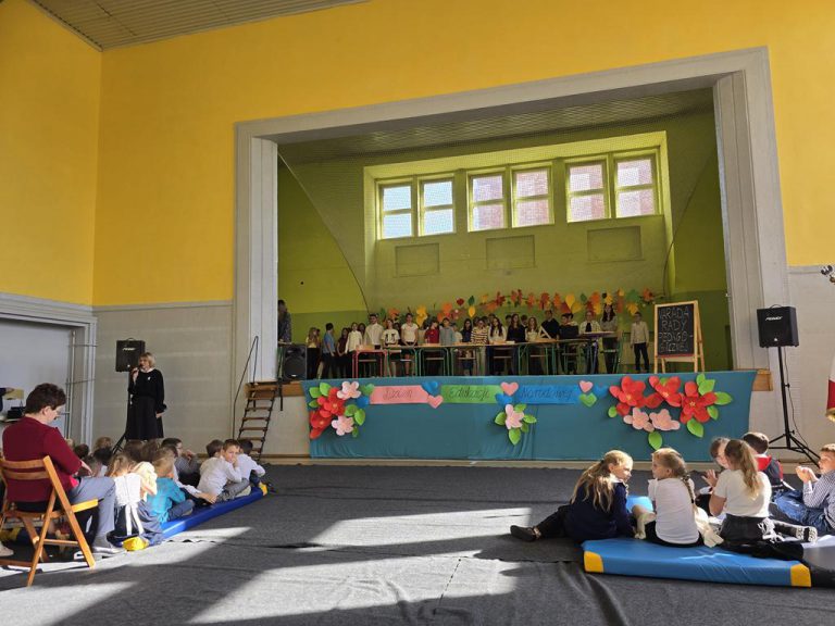 UROCZYSTA AKADEMIA Z OKAZJI OBCHODÓW DNIA EDUKACJI NARODOWEJ