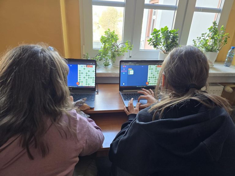 ZIMOWO-ŚWIĄTECZNA GODZINA KODOWANIA 2025